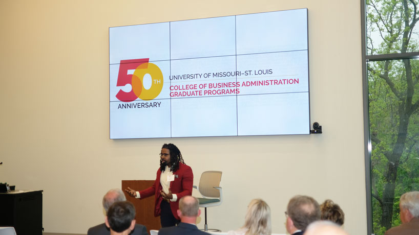 工商管理学院庆祝研究生计划成立50周年